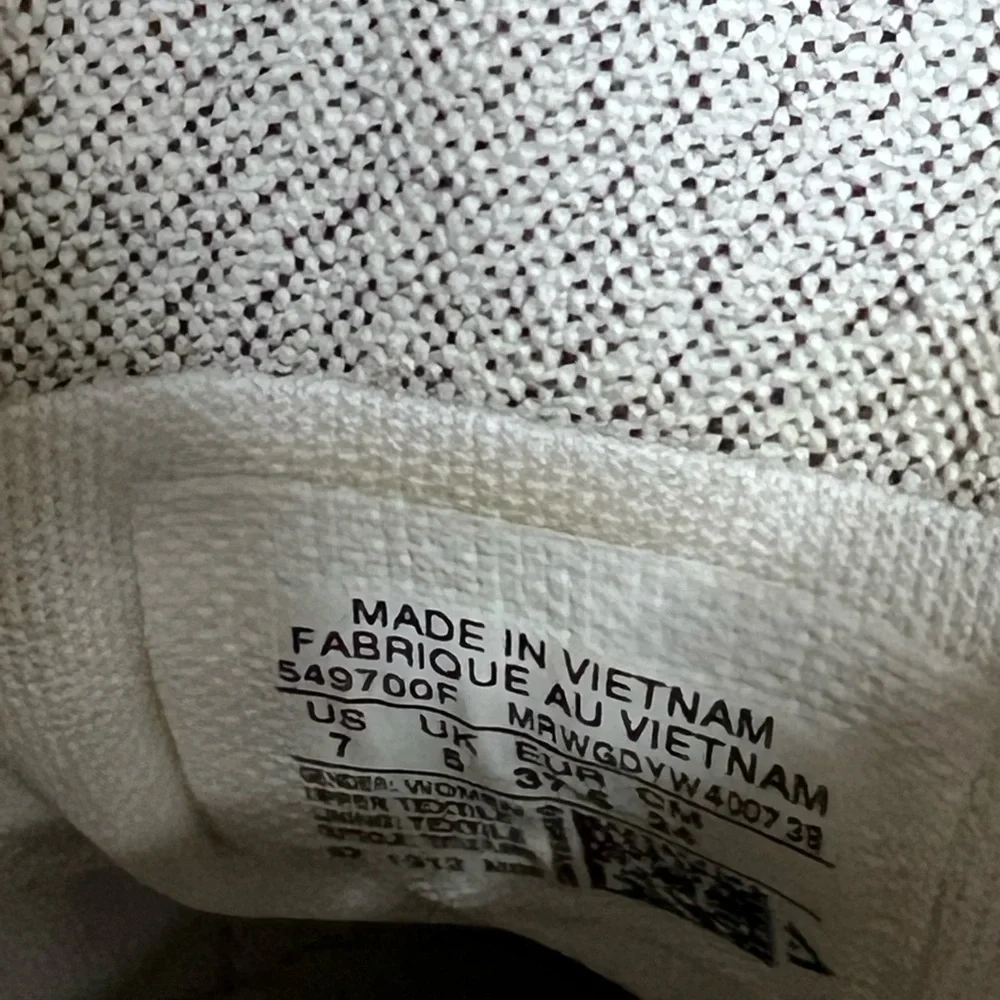 Converse Gray Low Top Chuck Taylors - Picture 9 of 12